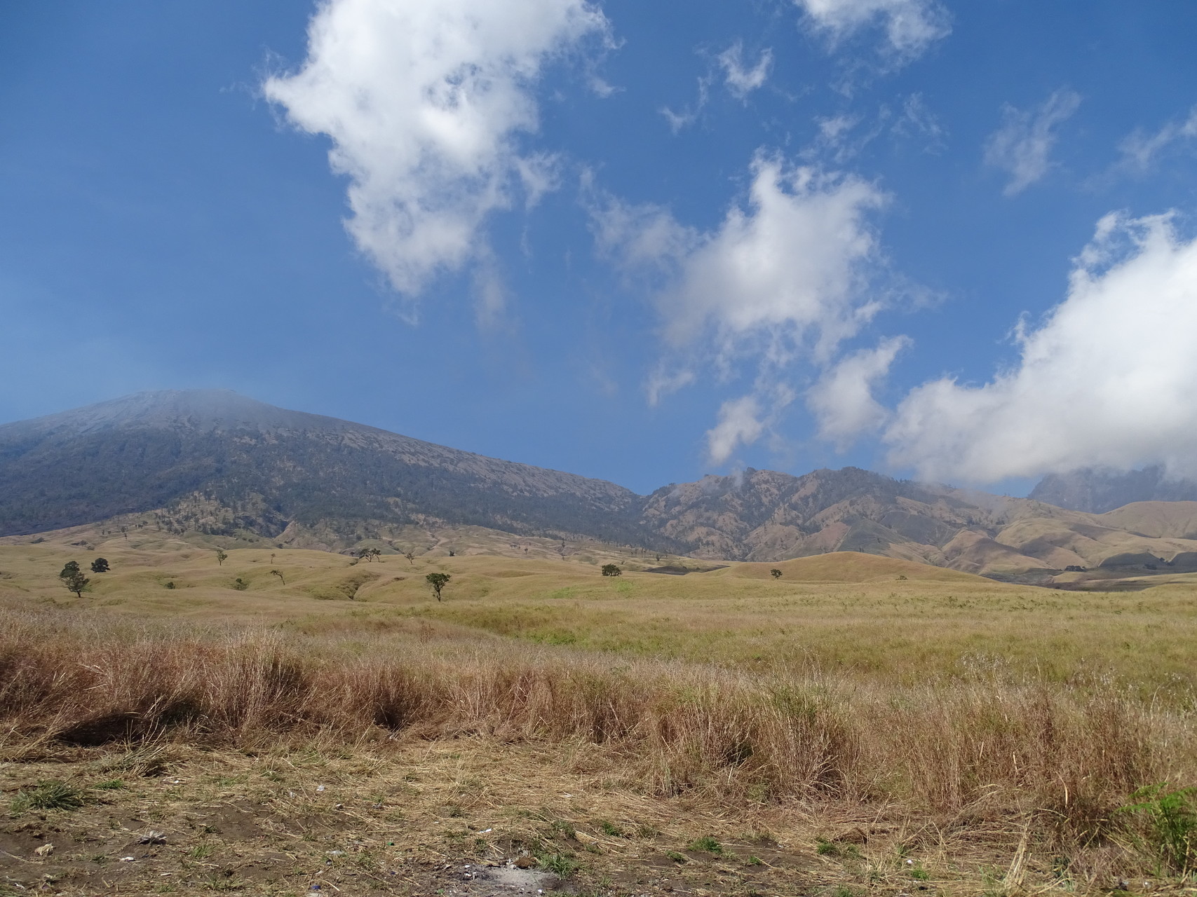 Gunung Rinjani Trekking Start Sembulan