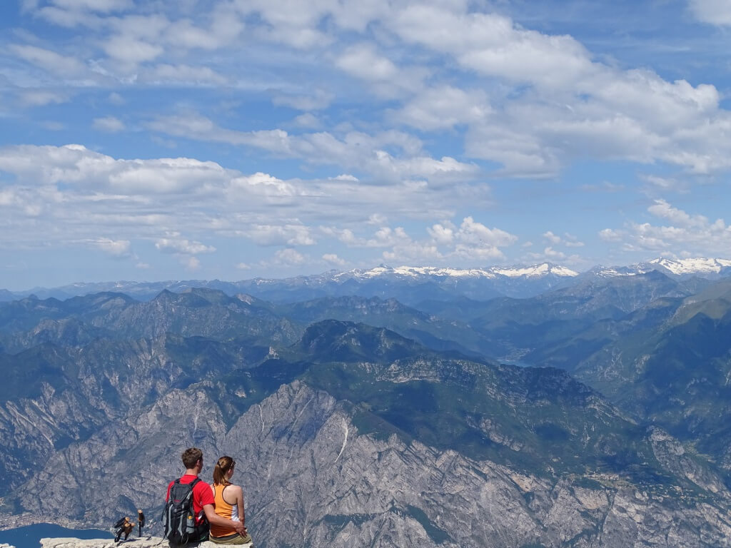 Der schönste Moment bei Wanderungen: Wir genießen gemeinsam das wunderschöne Panorama