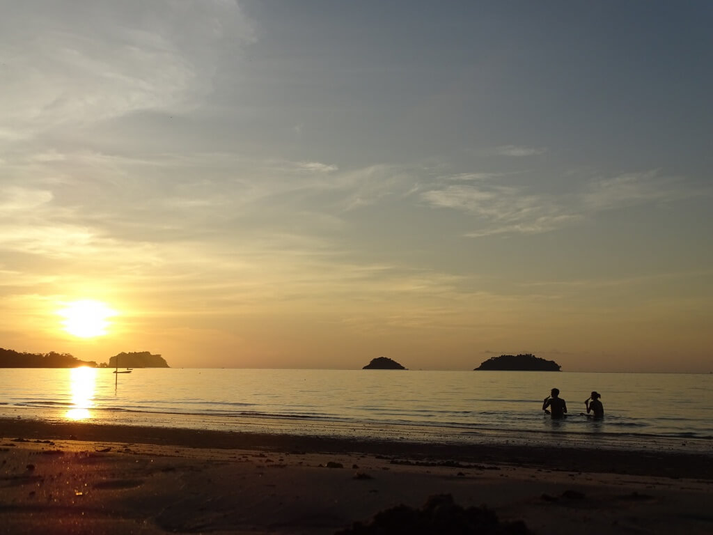 Koh Chang Kai bae Beach Sundown