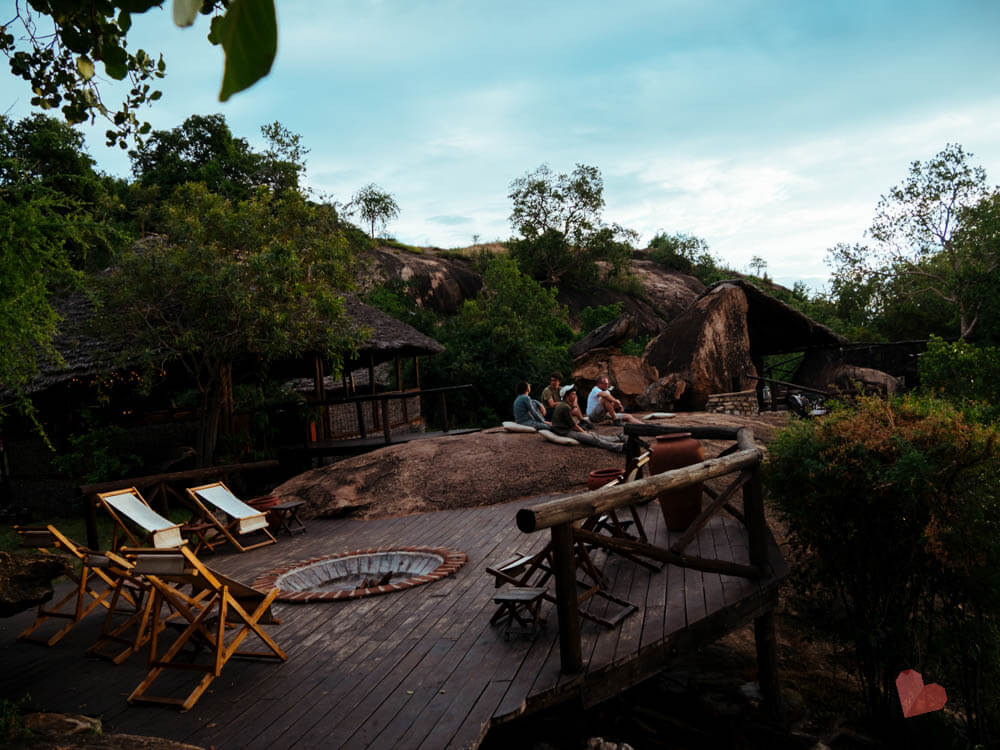 Feuerstelle im Maweninga Camp im Tarangire Nationalpark