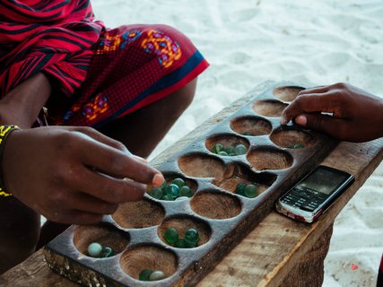 Spiel Maasai am Strand