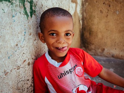 kleiner Junge in Stone Town Sansibar