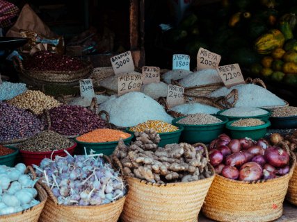 Reis auf Markt in Stone Town