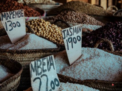 Reis auf Markt in Stone Town