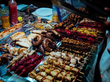 Essen auf dem Night Market in Zanzibar