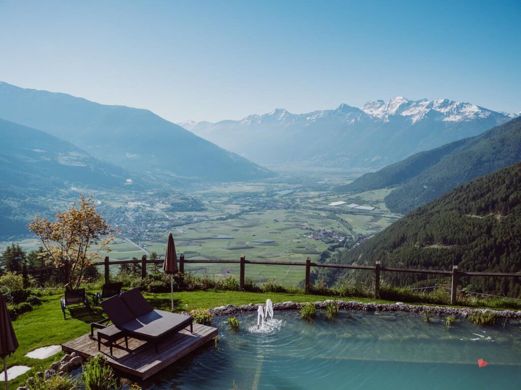 Naturteich mit Ausblick im Hotel das Gerstl