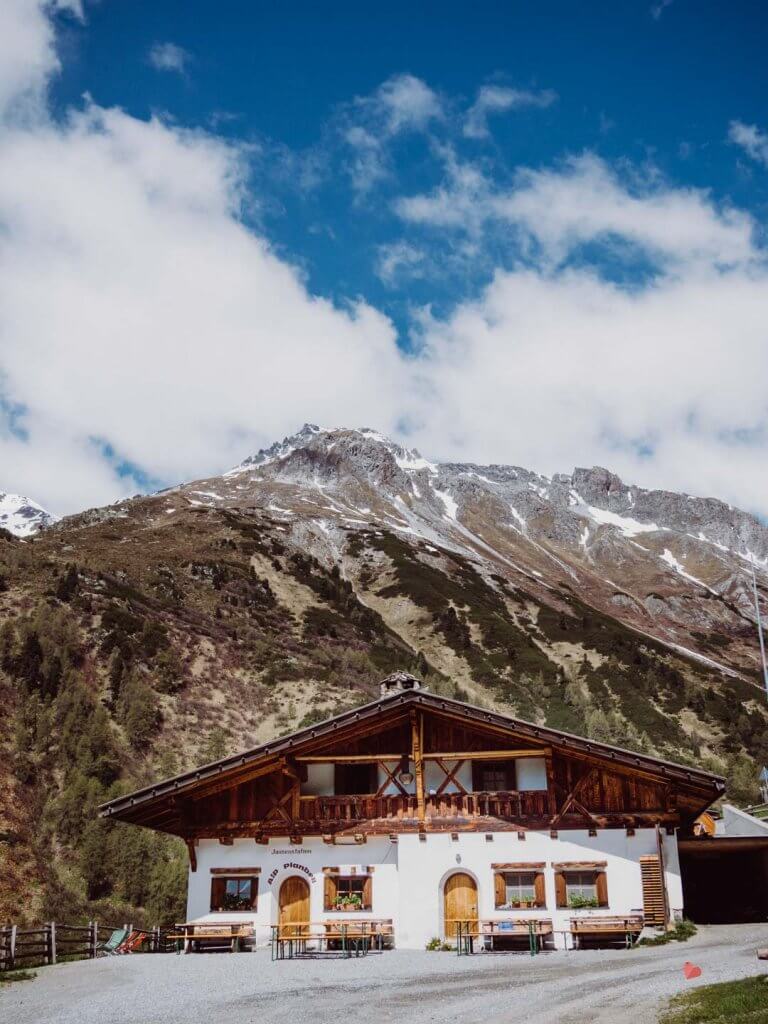 Planbell Hütte auch Schliniger Alm genannt