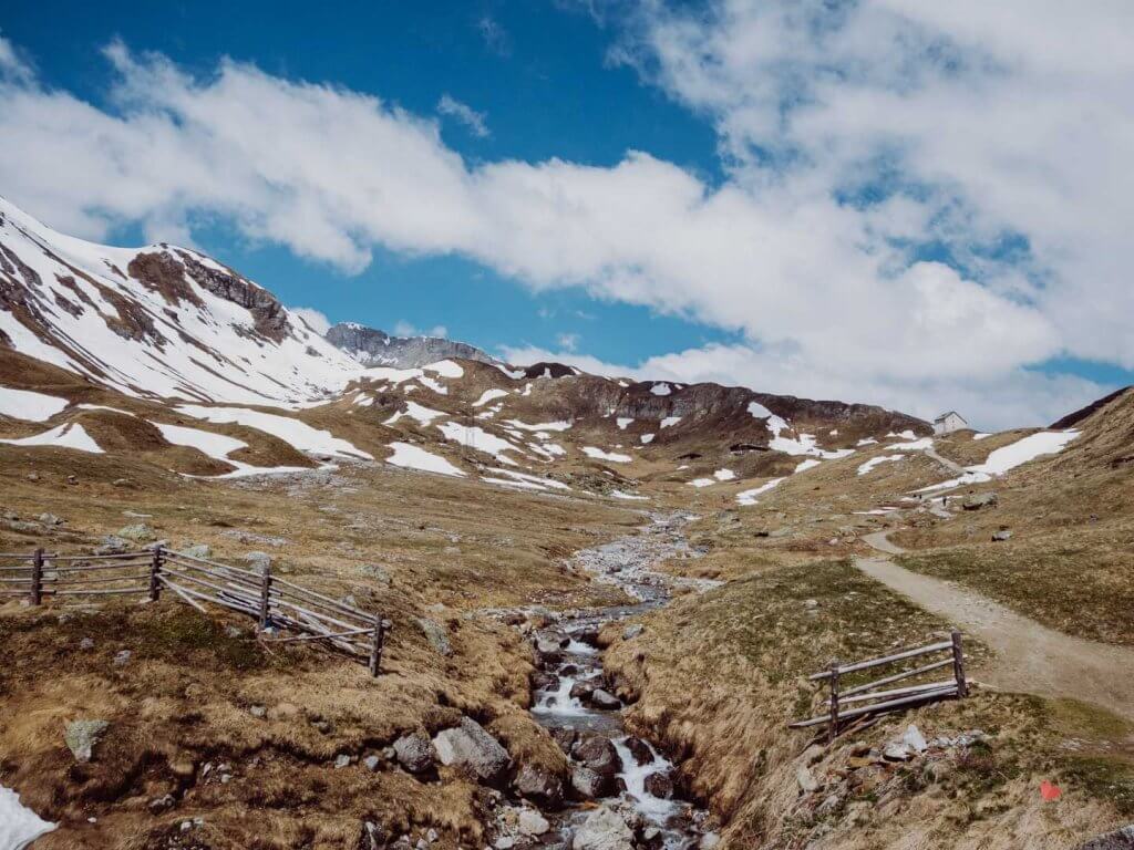 Bach auf der Hochebene der Sesvenna Hütte